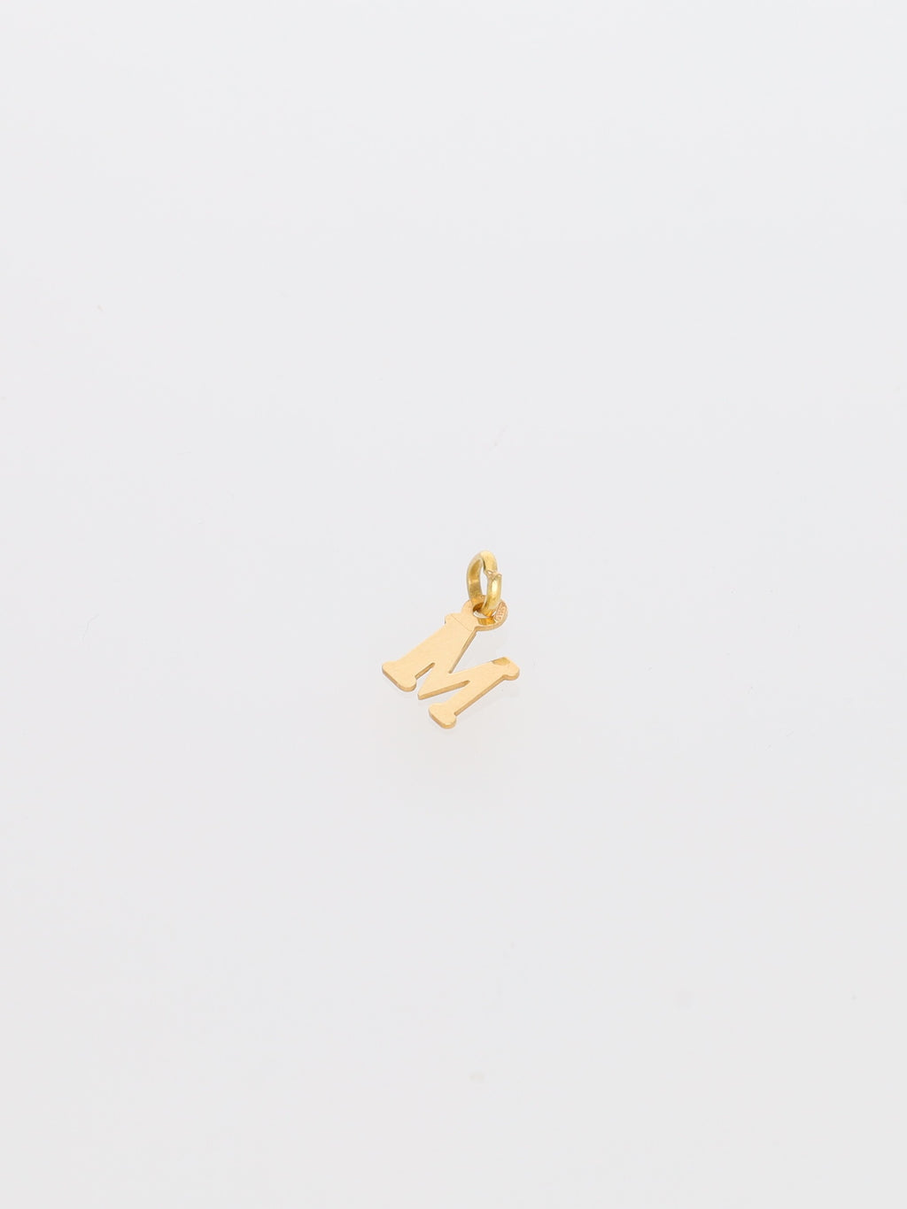 Ciondolo lettera M in oro giallo 18kt - squadrata