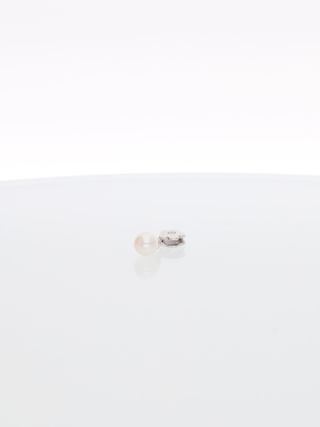 Ciondolo Margherita in Oro Bianco 18 kt con perla e Diamante 0.05ct