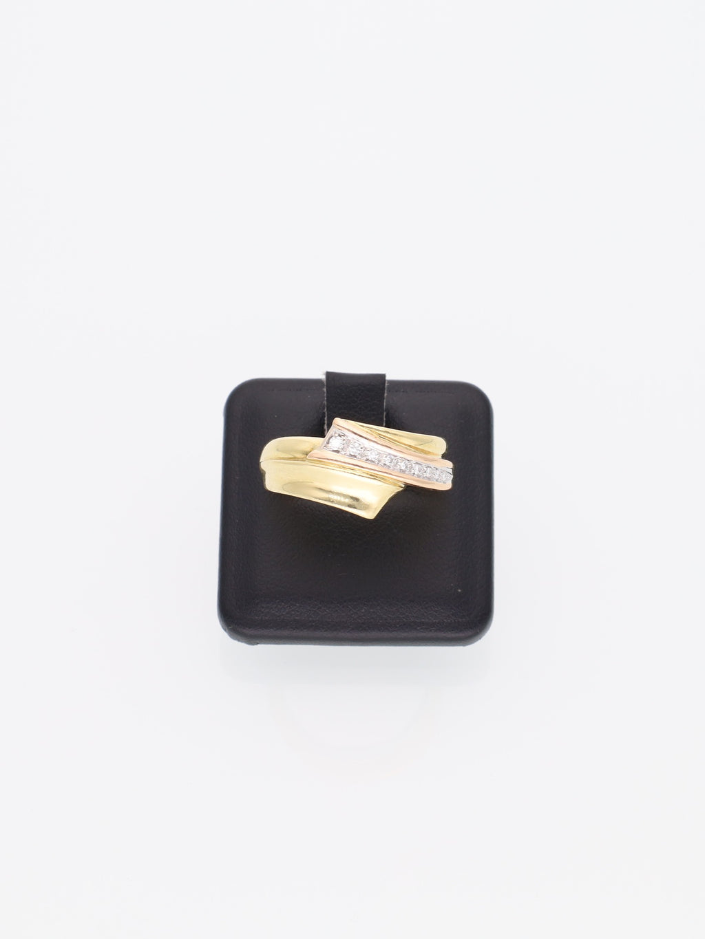 Anello contrariè in Oro Giallo con riviera brillanti