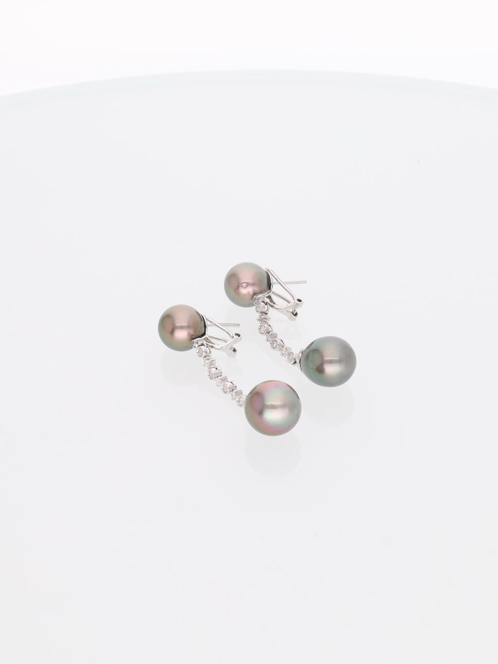 Orecchini vintage pendenti con perle e Diamanti in oro bianco