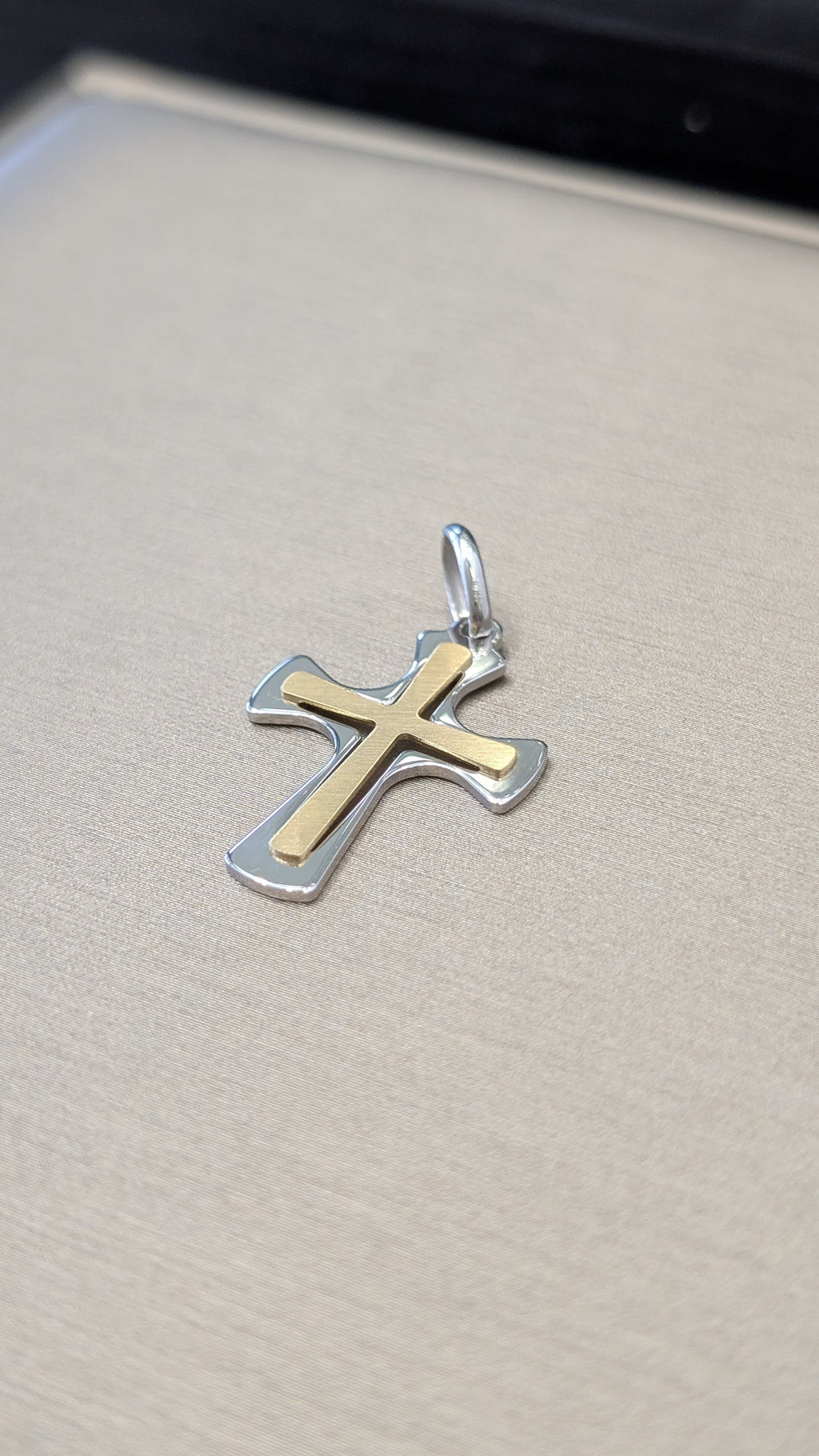 Ciondolo croce due ori 18kt - design moderno