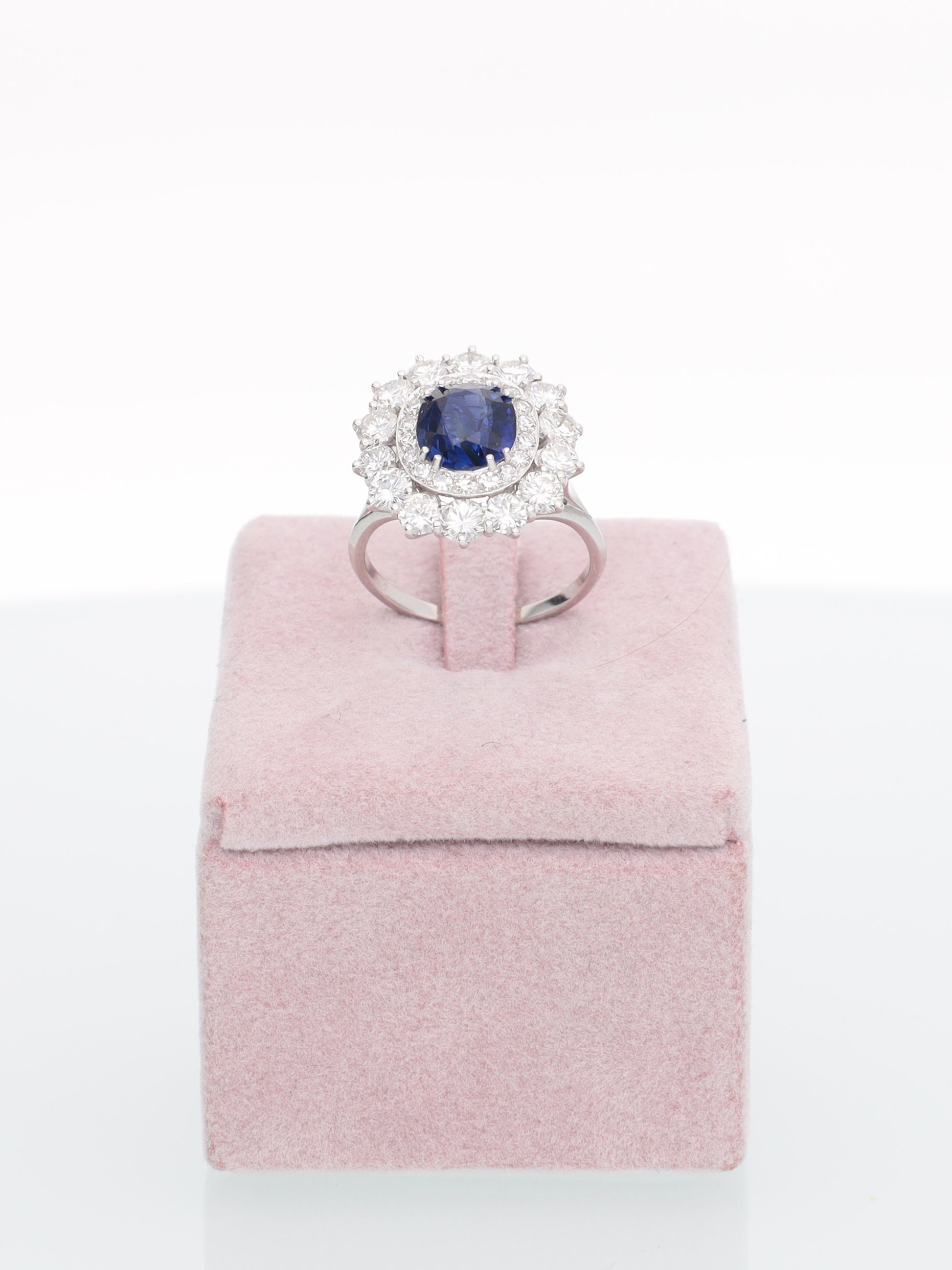 Anello margherita in Oro Bianco 18 kt con Zaffiro e Diamanti