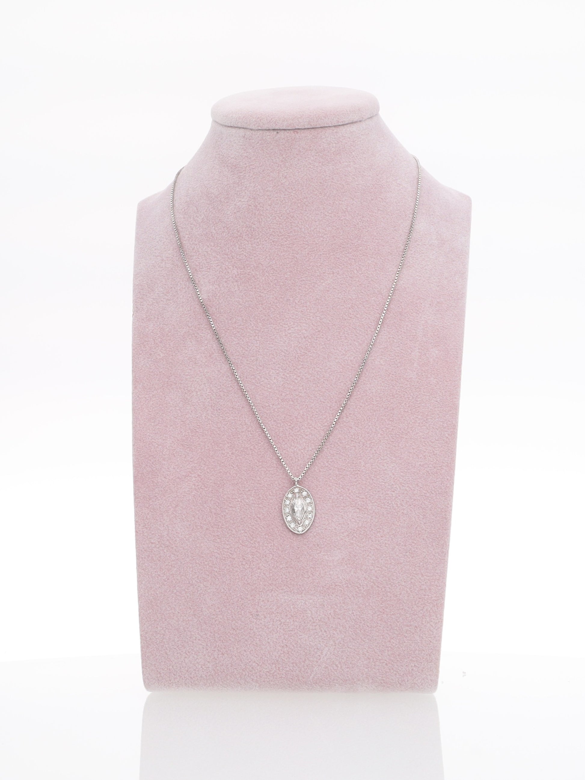 Catenina Vintage in Oro Bianco 18 kt con Ciondolo Ovale di Diamanti