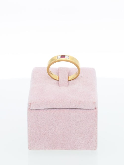 Anello a fascia in Oro Giallo 18 kt con diamanti e rubino