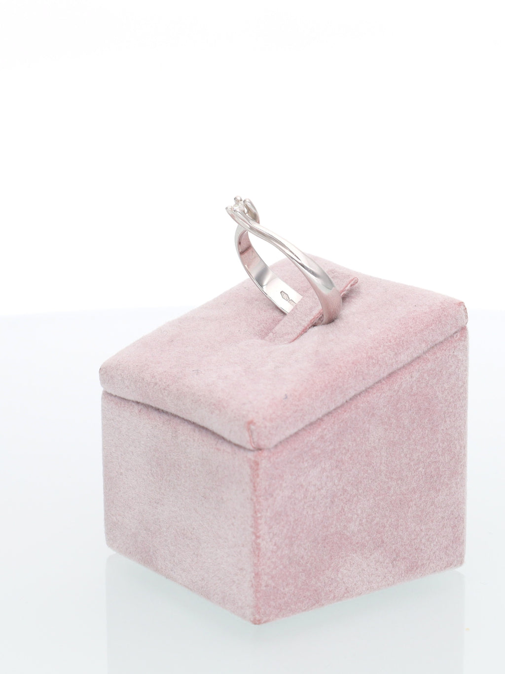 Anello Solitario in Oro Bianco 18 kt con Diamante 0.05ct