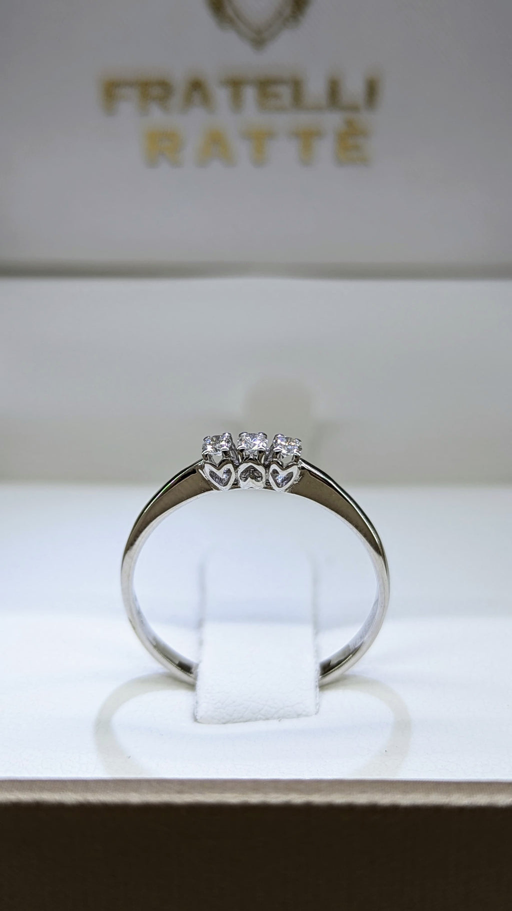 Anello Trilogy in Oro Bianco 18kt con Brillanti