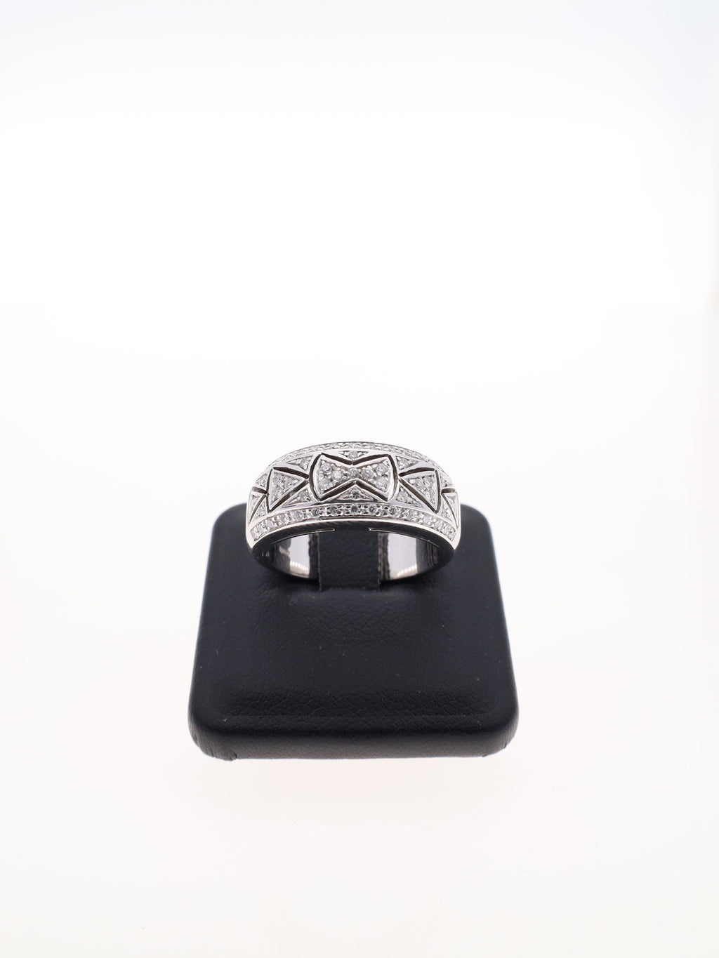 Anello in Oro Bianco 18 kt con Pavé di Brillanti