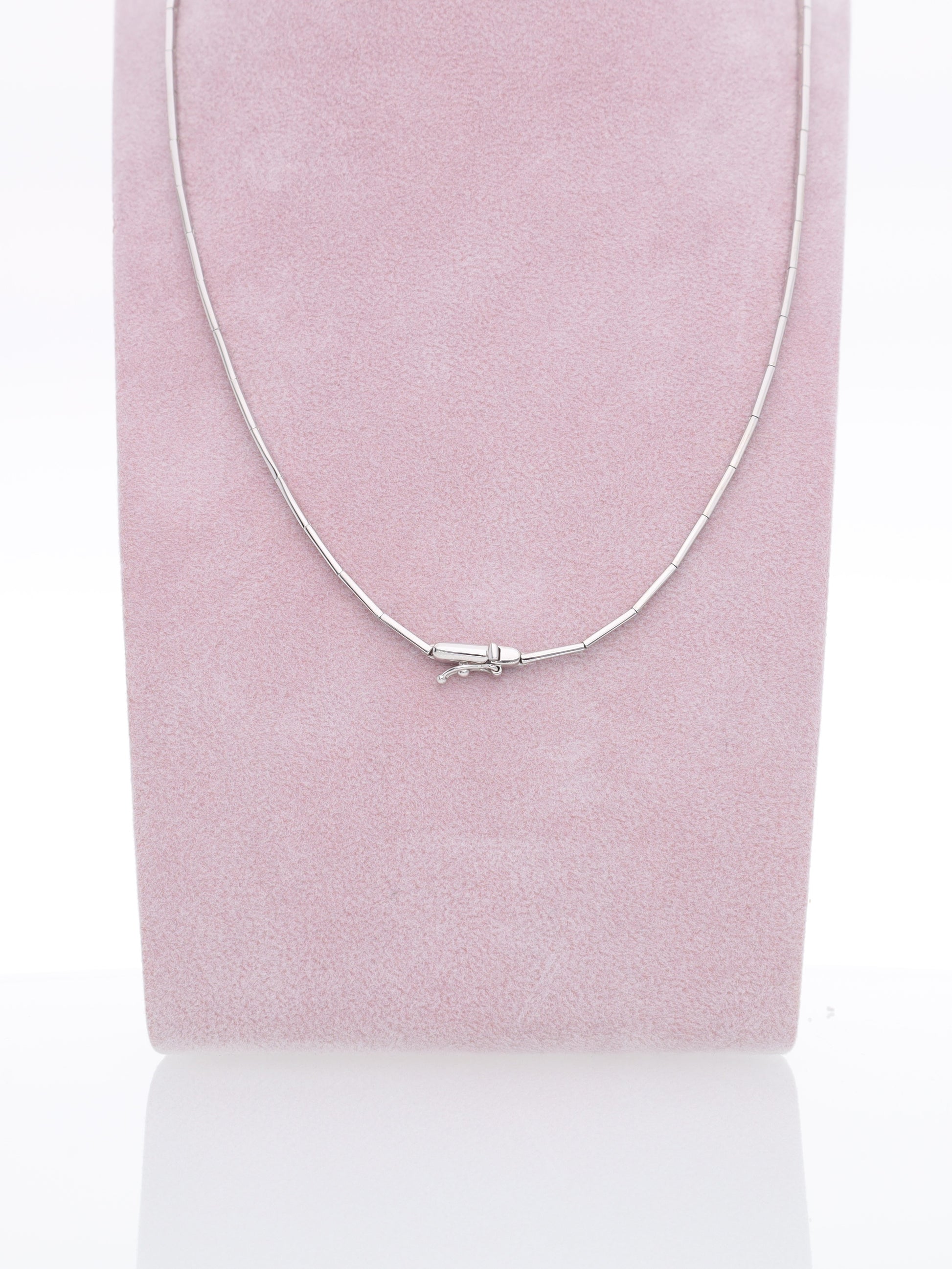 Collana Girocollo Semirigido in Oro Bianco 18 kt con Fantasia di Diamanti