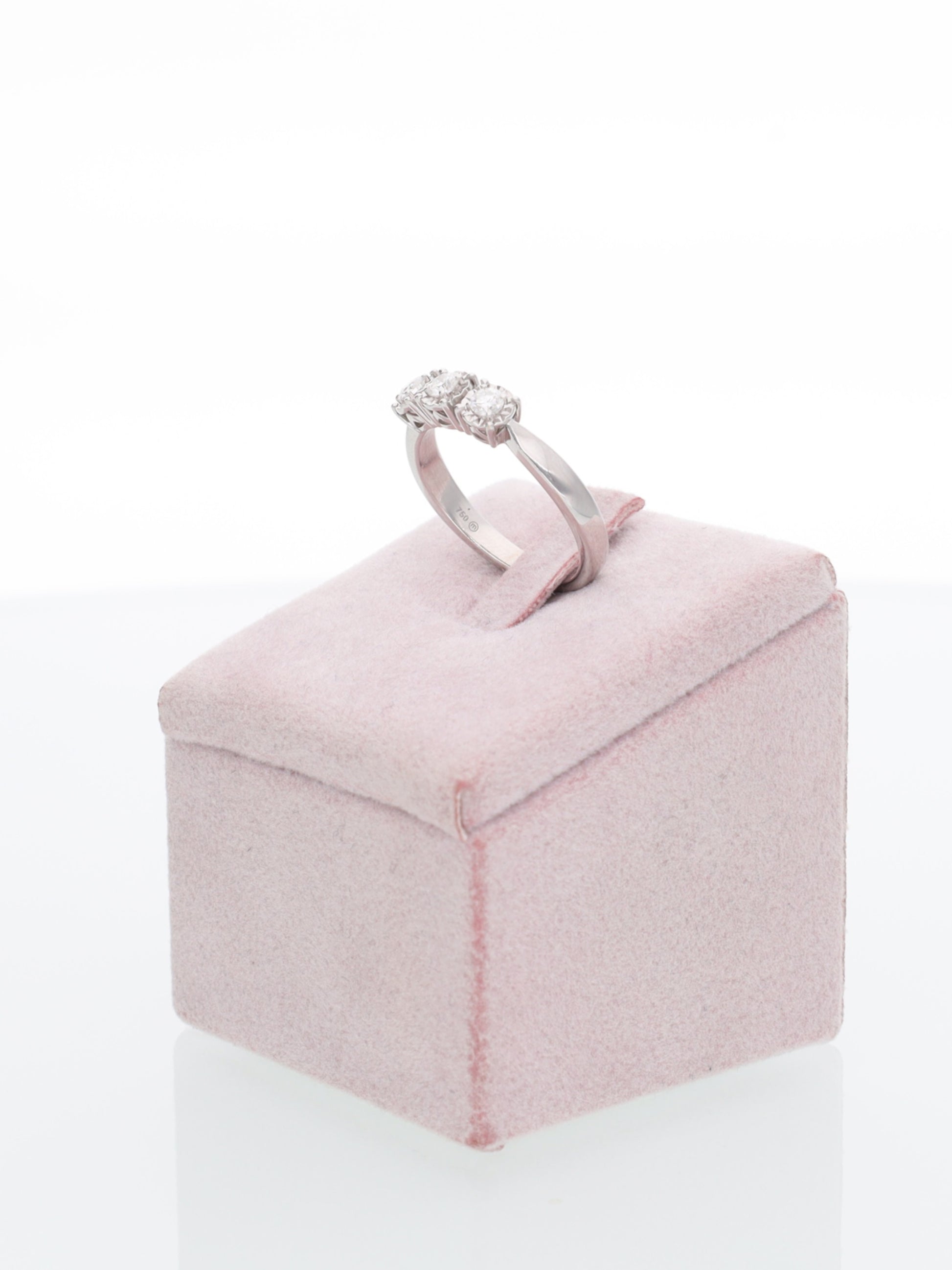 Anello trilogy in Oro Bianco 18kt 0.30ct