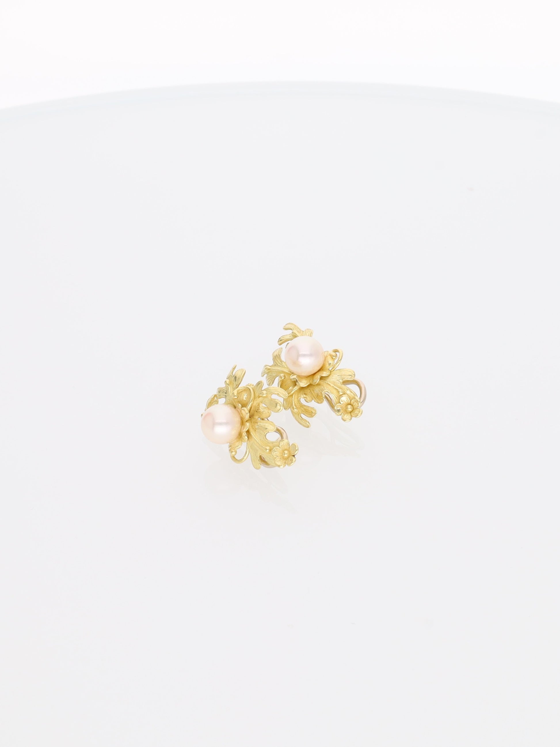 Orecchini Vintage in Oro Giallo 18 kt a Foglia con Perla