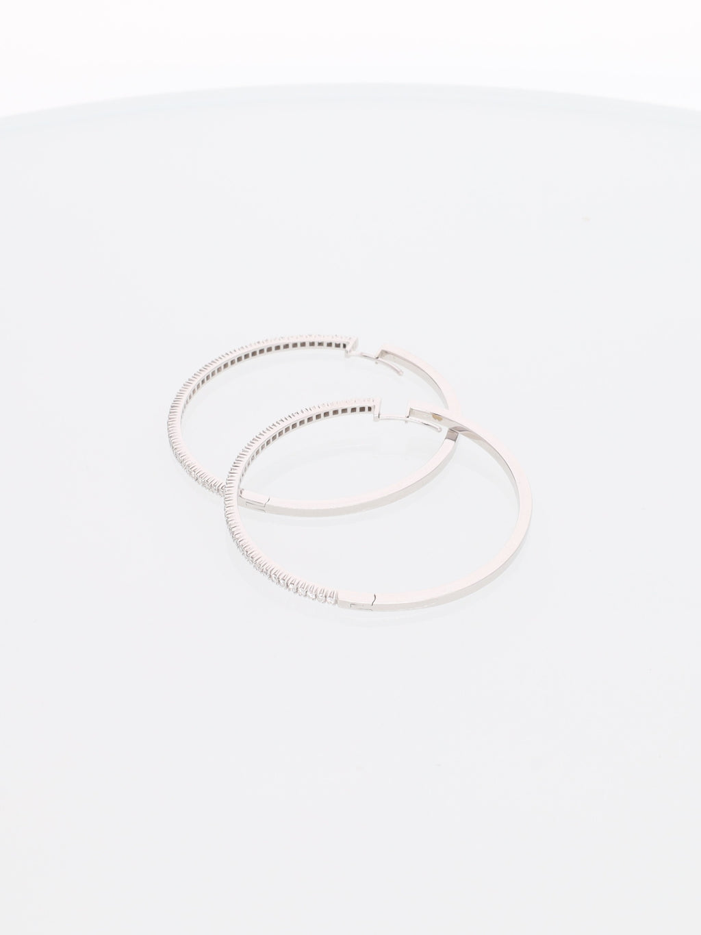 Orecchini a Cerchio in Oro Bianco 18kt con Brillanti