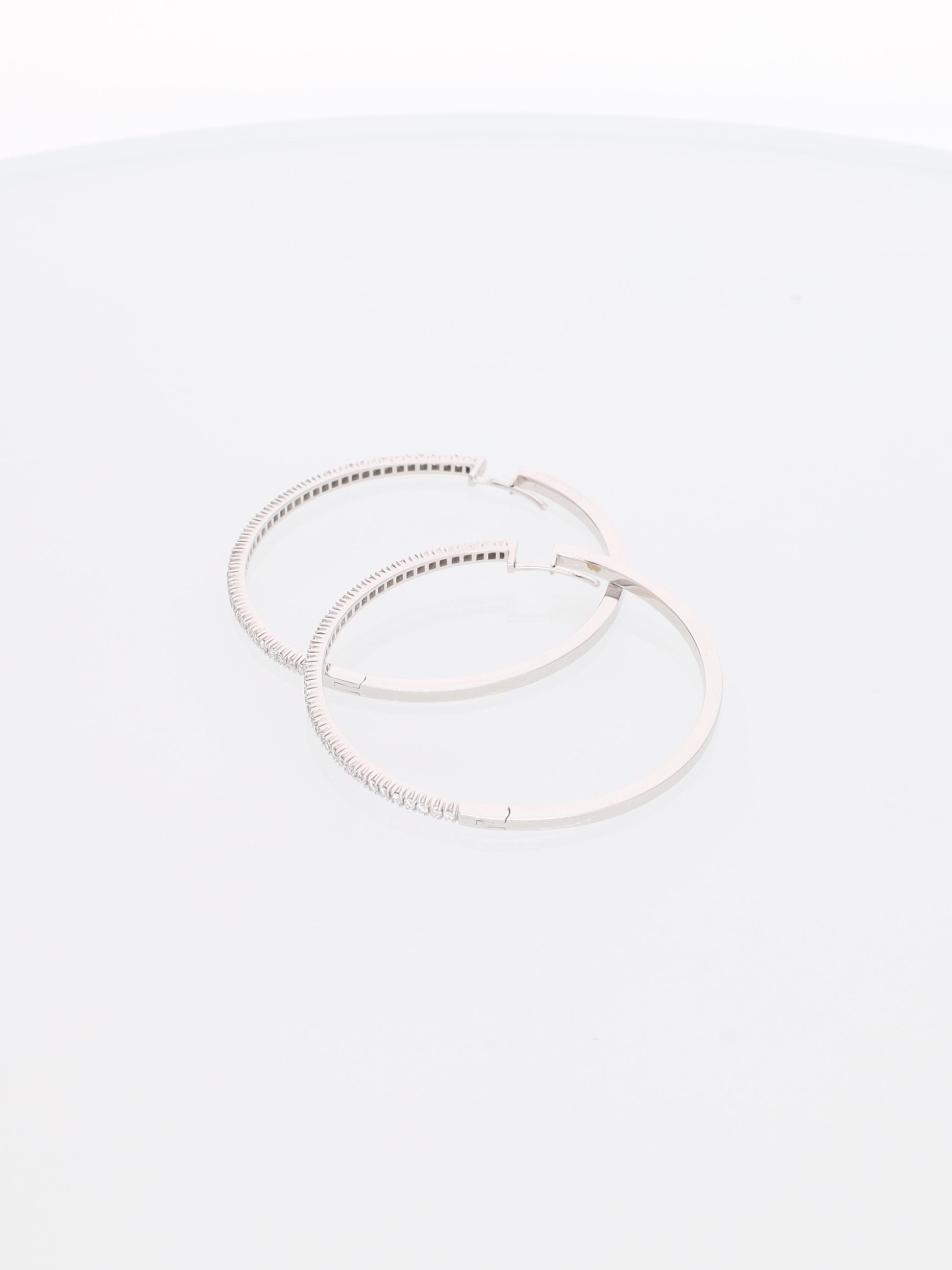 Orecchini a Cerchio in Oro Bianco 18kt con Brillanti