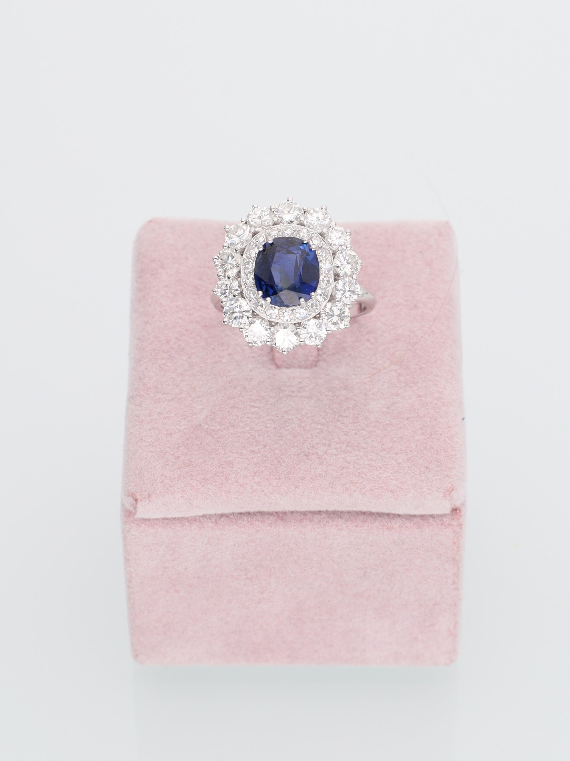 Anello margherita in Oro Bianco 18 kt con Zaffiro e Diamanti