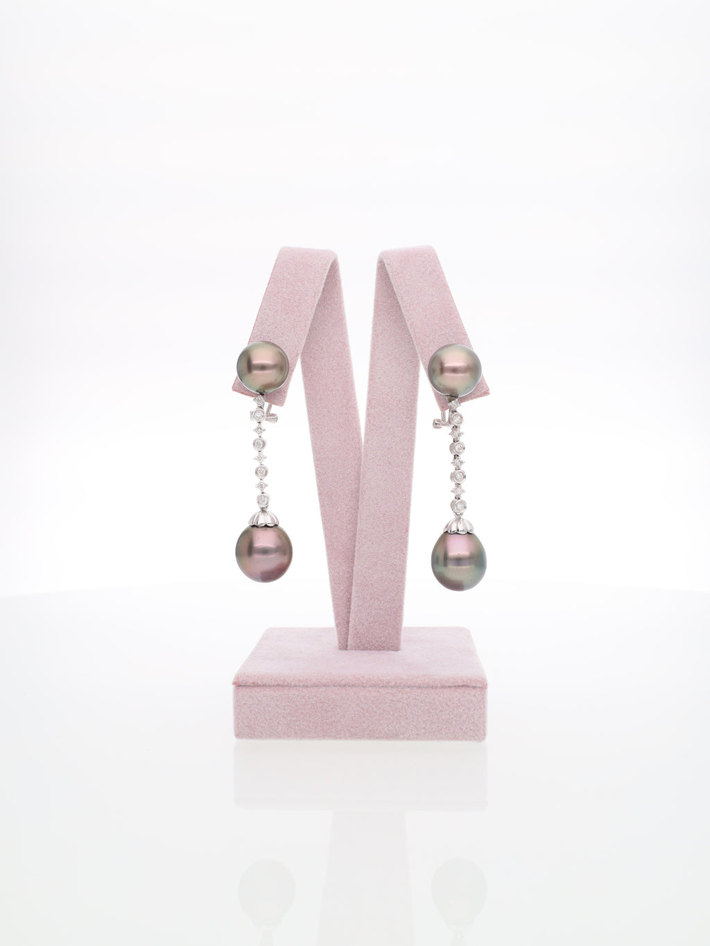 Orecchini vintage pendenti con perle e Diamanti in oro bianco