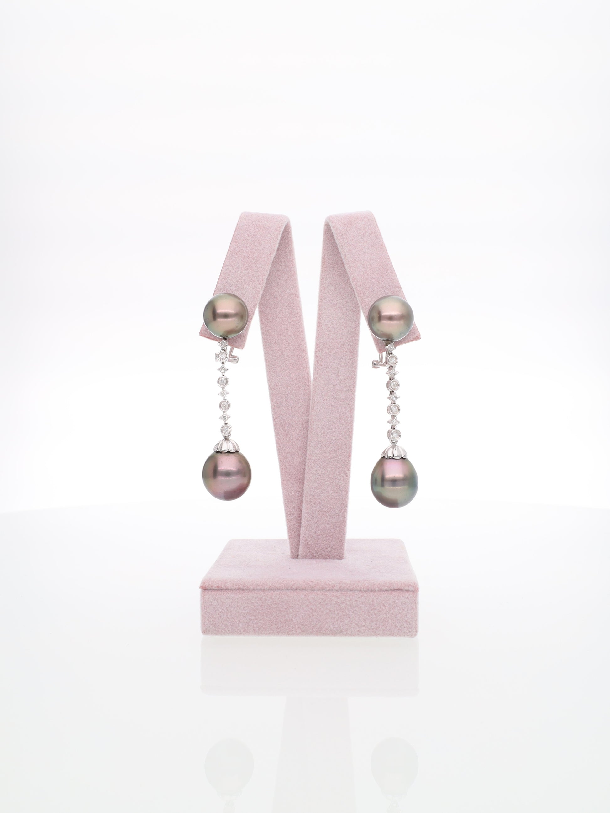 Orecchini vintage pendenti con perle e brillanti in oro bianco