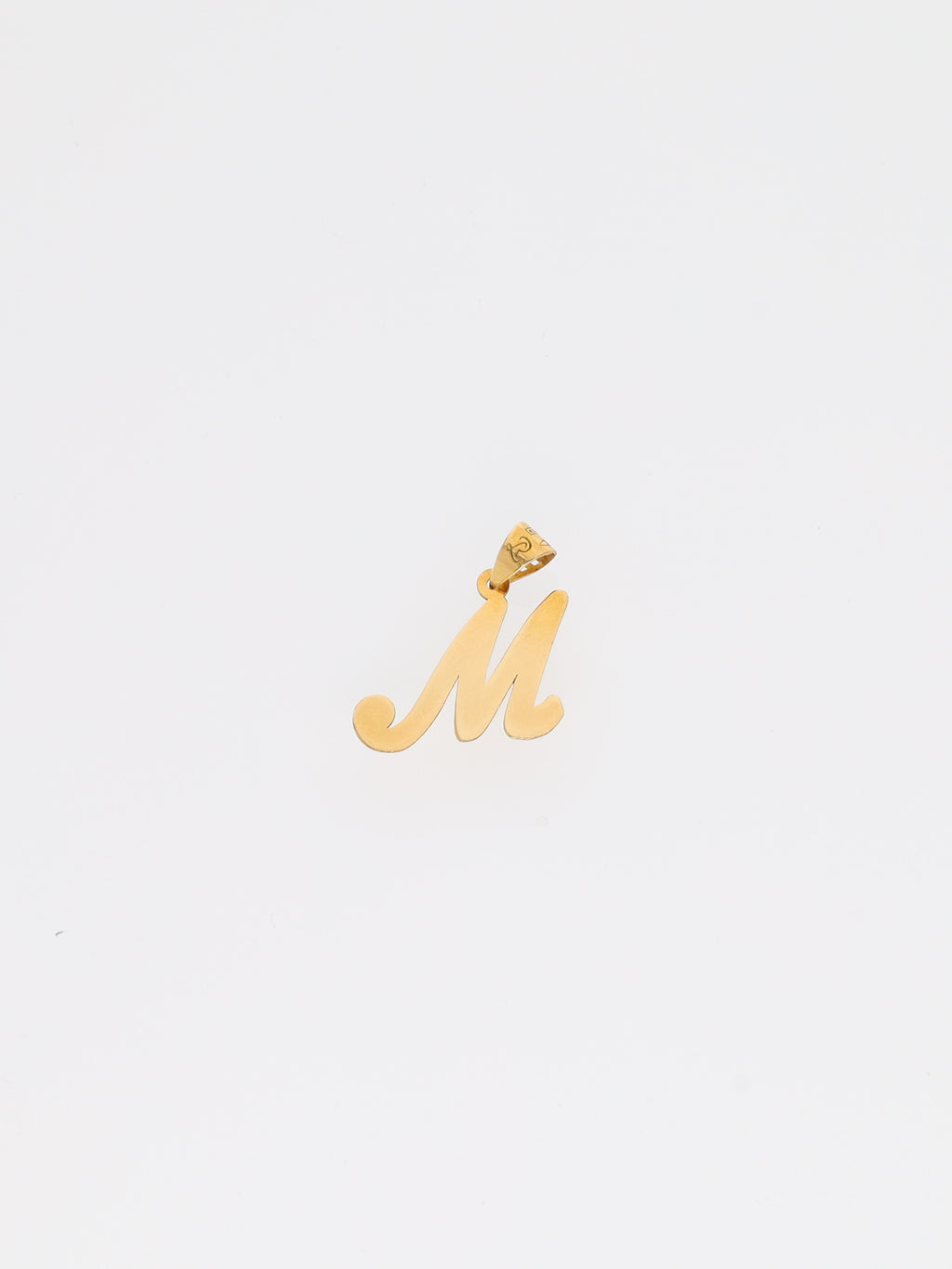 Ciondolo lettera M in oro giallo 18kt