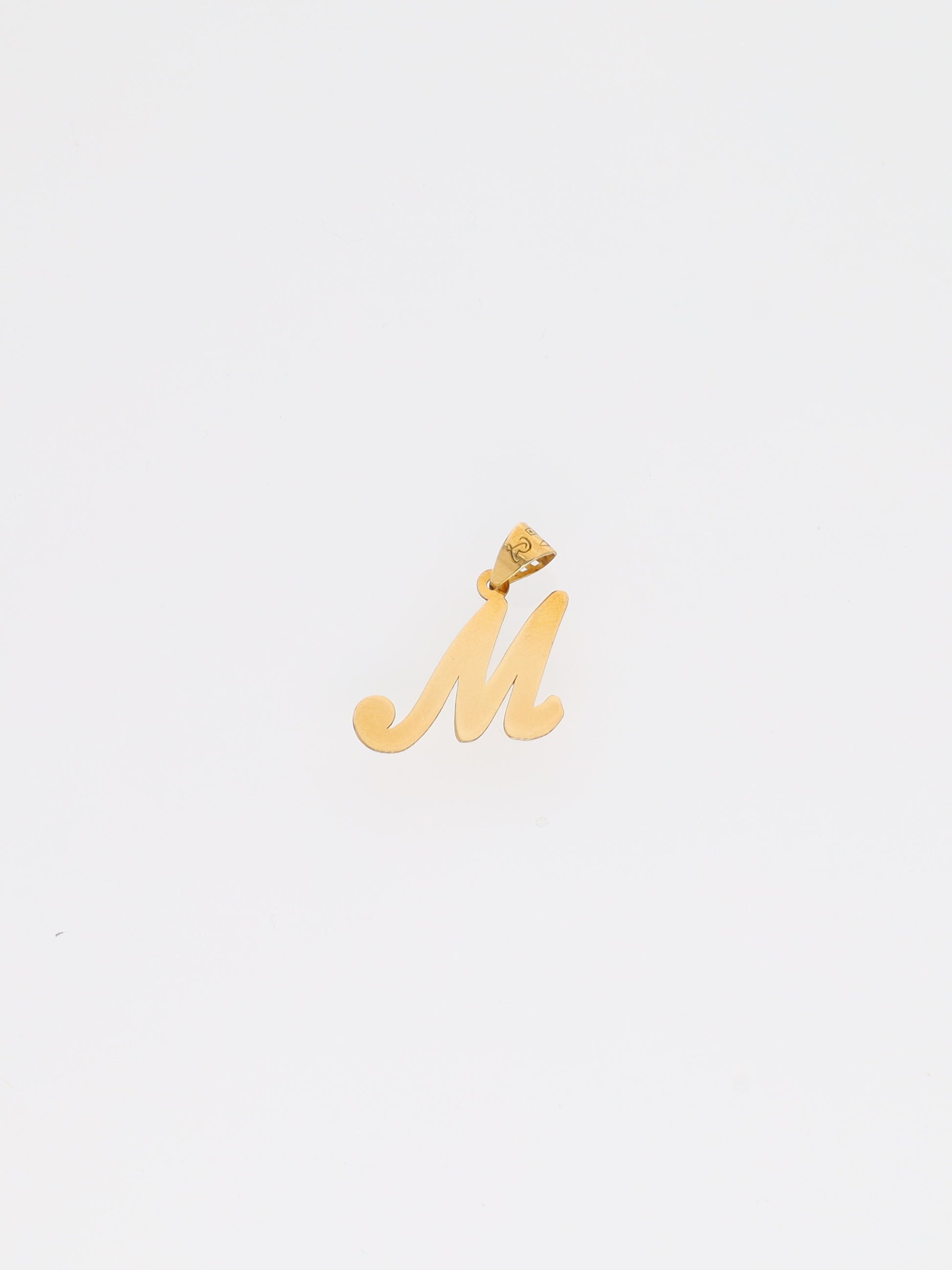 Ciondolo lettera M in oro giallo 18kt