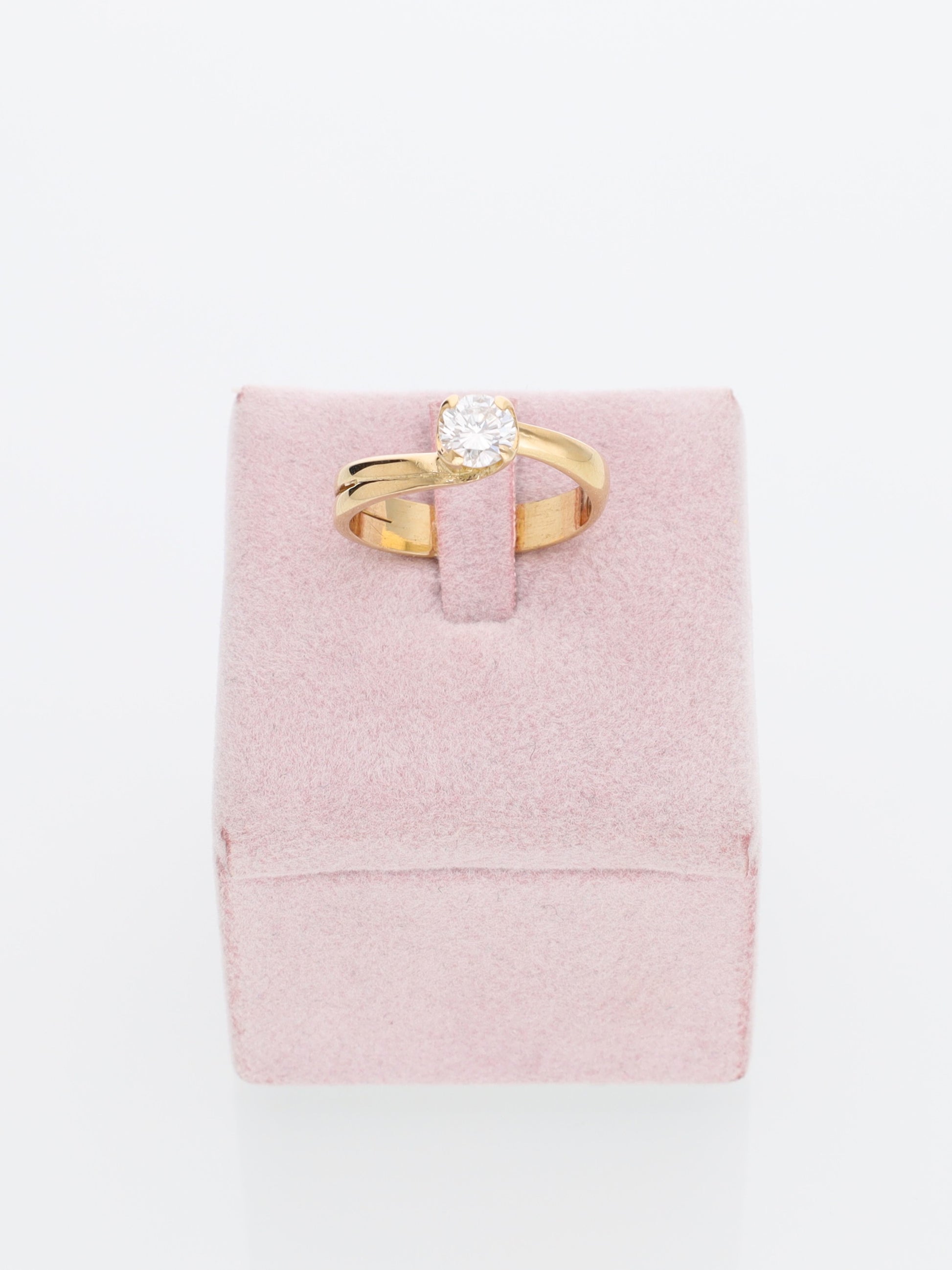Anello solitario oro giallo 18kt con diamante 0.60ct