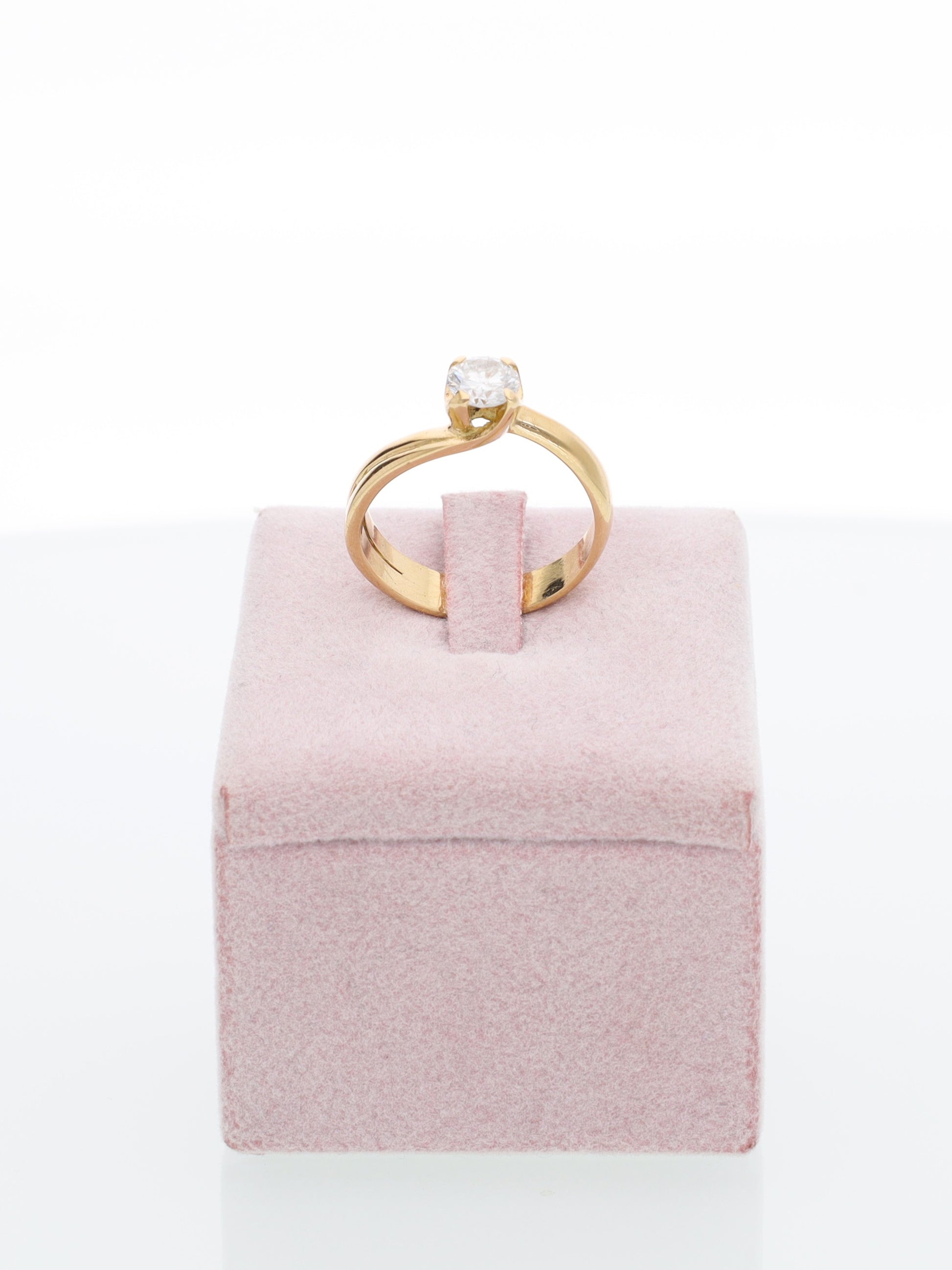 Anello solitario oro giallo 18kt con diamante 0.60ct