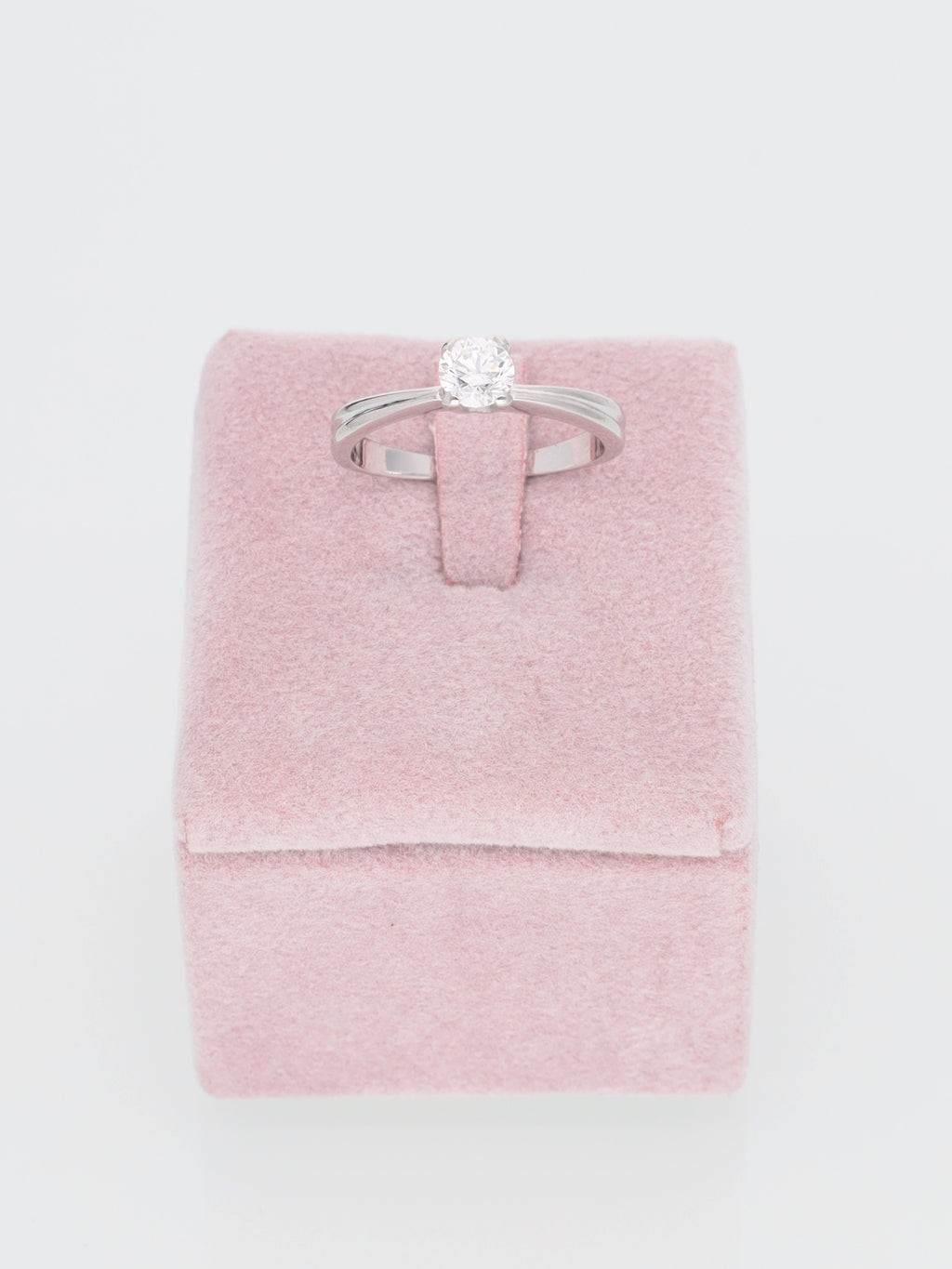 Anello solitario in oro bianco 18kt con diamante 0.25ct