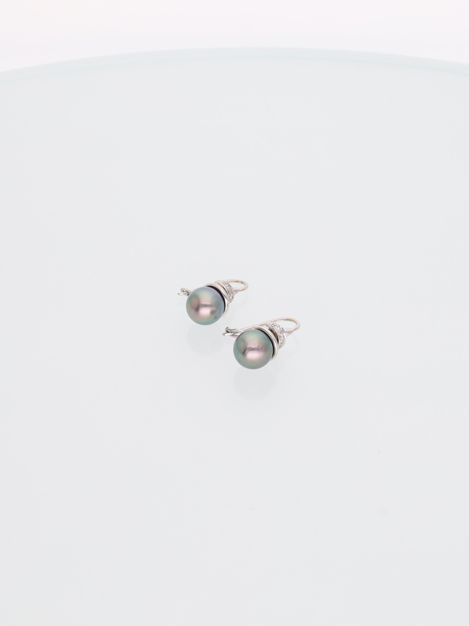 Orecchini vintage pendenti con perle e brillanti in oro bianco